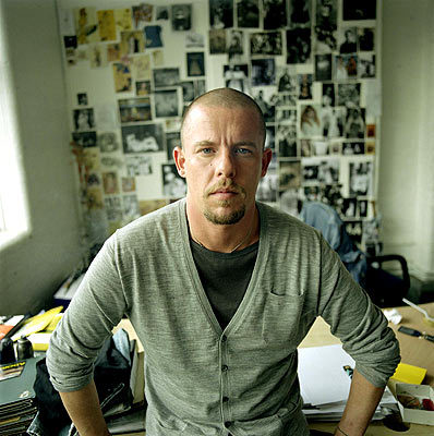 Daily Mail: Alexander McQueen hanged himself 